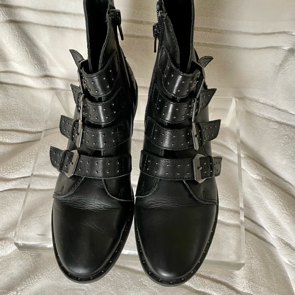 STEVE MADDEN BLACK BUCKLE MOTORCYCLE ANKLE BOOTS - Picture 2 of 6